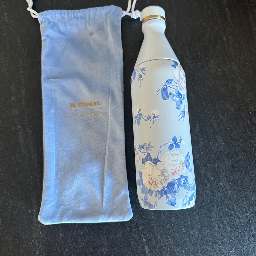 Stanley X LoveShack Fancy The All Day Slim Bottle 20 OZ Everblooming Rosette - Picture 2 of 4